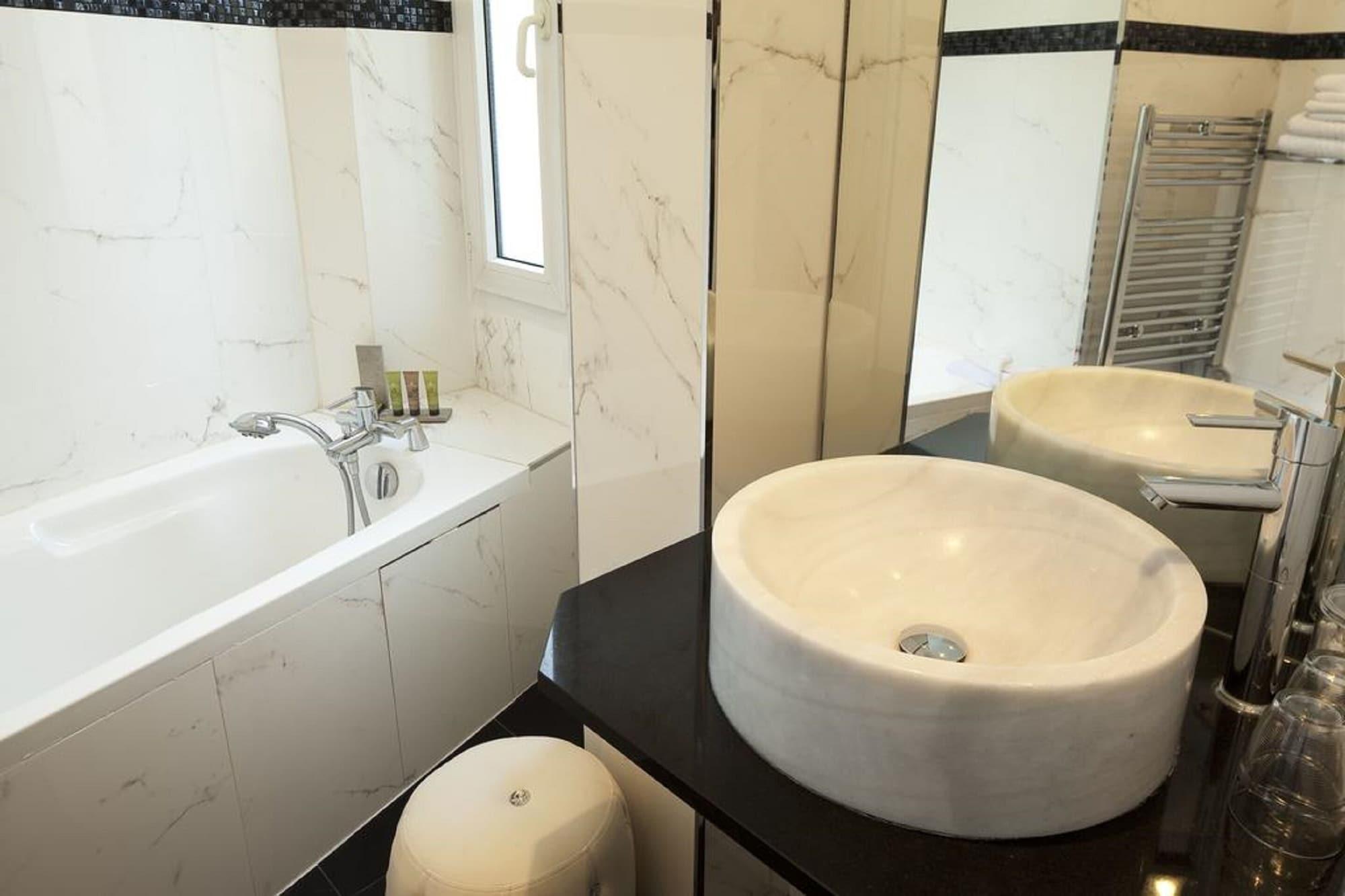 Hotel Riviera Elysees Париж Екстериор снимка